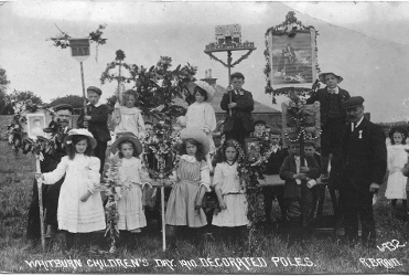 Prizes could be won at the Whitburn Gala for the best decorated pole. The children also carried their pole in the gala procession. 