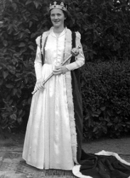 Myra Hardie, Gala Day Queen, 1952. Image courtesy of Elaine Douglas.