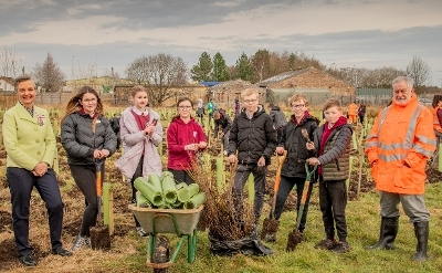 1,770 trees take root for Queens Canopy The Queen's representative to West Lothian, Lord-Lieutenant Moira Niven MBE and Executive councillor for the environment Tom Conn joined school pupils in Nelson Park to assist with the tree planting event on Friday.