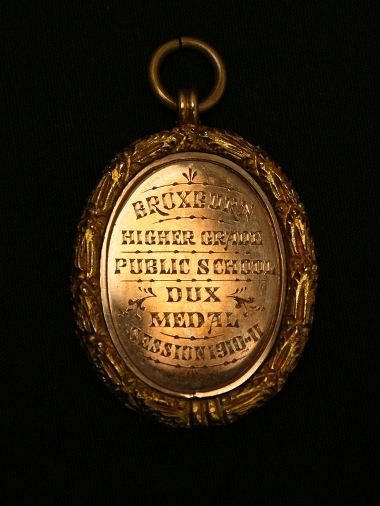 This Broxburn Academy Dux medal was awarded to Elizabeth Taylor in 1910-1911. Elizabeth went on to become a student teacher at the same school, before travelling to Canada. Sadly she died young.